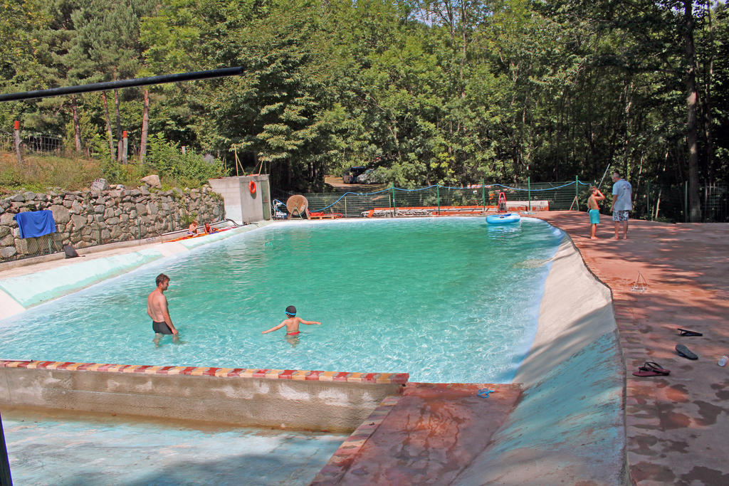 Camping Le P'Tit Bonheur Escaro Dış mekan fotoğraf